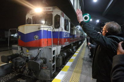 Turistik Doğu Ekspresi Kars’ta çiçeklerle karşılandı