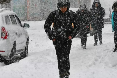 Denizde seferler iptal edildi! Meteoroloji'den kar yağışı ve fırtına uyarısı
