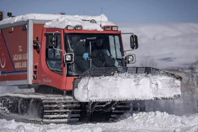Ayağı kırılan çocuğun imdadına paletli ambulans yetişti