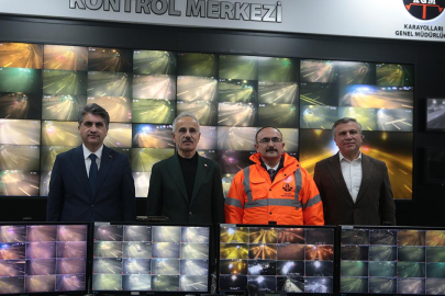Bakan Uraloğlu: Karla mücadeledeki anlık trafiği monitörlerle takip ediyoruz