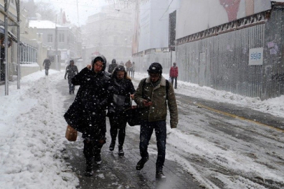 İstanbul’da kar geri döndü, AKOM kritik ilçeleri açıkladı