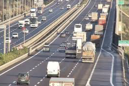 Lodos Kuzey Marmara Otoyolu’nda tırları zorladı