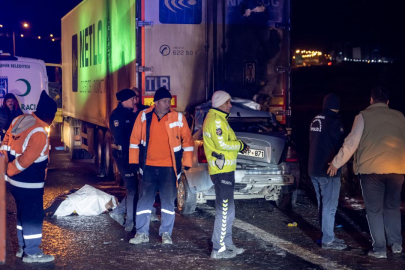 Ankara'da tıra çarpan otomobilin sürücüsü hayatını kaybetti