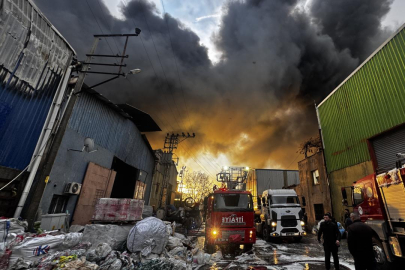 Mersin'de geri dönüşüm fabrikasında yangın
