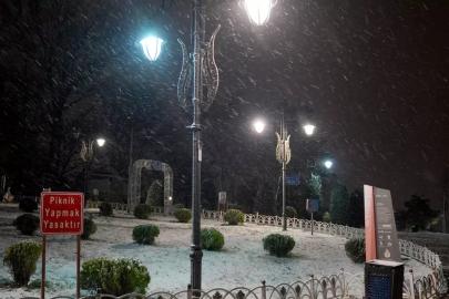 İstanbul'da kar aralıklarla sürüyor