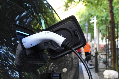 Dünyada 2025'teki elektrikli araç satışları 20,7 milyonla rekor kırdı