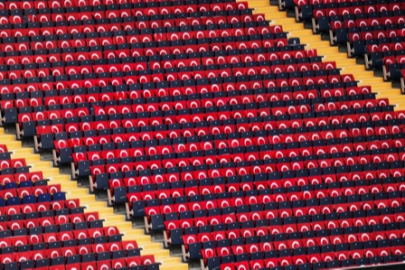 Kadıköy’de Aston Villa maçı öncesi tribünler türk bayraklarla donatıldı