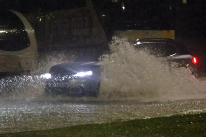 Antalya'da hayat felç oldu! Araçlar mahsur kaldı