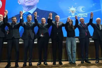 Belediye başkanları AK Parti'ye katıldı! Rozetlerini Cumhurbaşkanı Erdoğan taktı