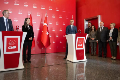 DEM'le görüşen Özgür Özel'den Suriye hezeyanı! YPG'yi değil Şara'yı hedef aldı