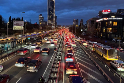 İstanbul'da mesai çıkışı trafik felç! Yoğunluk yüzde 85'e çıktı