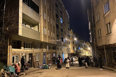Çatlaklar korkuttu, 7 katlı bina boşaltıldı