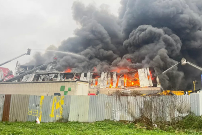 Ataşehir'de korkutan yangın: Ekipler olay yerinde