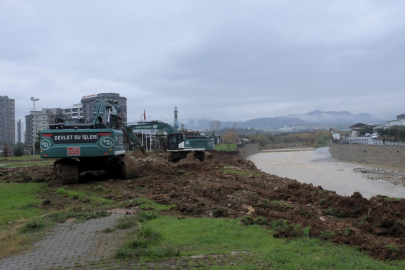 Mersin'de sağanaktan etkilenen alanlarda onarım çalışmaları sürüyor