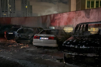 Sarıyer'de sanayi sitesinde çıkan yangında 5 otomobil yandı