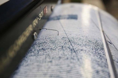 İran'da şiddetli deprem