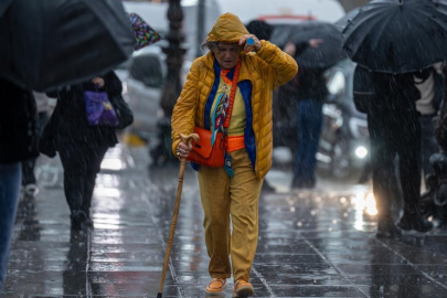Meteoroloji 53 ili uyardı: Sağanak, fırtına ve kar bekleniyor