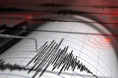 Kemah'ta 4.9 büyüklüğünde deprem: Çevre illerden de hissedildi