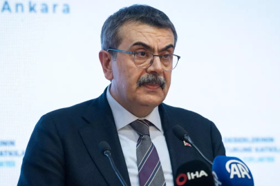 Bakan Tekin'den Özel'e sert tepki... ''Hem küfrediyor hem küfrü savunuyor''