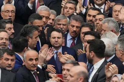 CHP protestosu yemin töreni öncesi gerginlik yarattı: AK Parti ve CHP milletvekilleri birbirine girdi