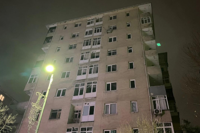 Küçükçekmece'de riskli yapı olduğu belirlenen 10 katlı bina tahliye edildi