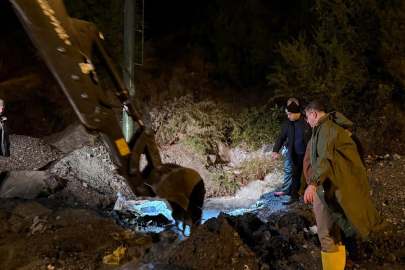 Hatay'da toprak kaydı, ev ve otomobil zarar gördü
