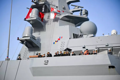 Avrupa'nın göbeğinde TCG Anadolu şaşkınlığı! Gören cep telefonuna sarıldı