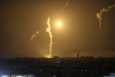 Katil İsrail'in Gazze'deki hava saldırılarında 4 Filistinli yaşamını yitirdi