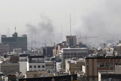 ABD ve İsrail İran'a saldırı başlattı! Trump'tan ilk açıklama: Yerle bir edeceğiz