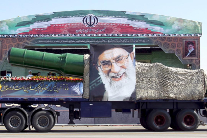 İran: Komşu ülkelerin çıkarlarına saldırmıyoruz, ABD'nin tesislerine ve üslerine saldırıyoruz