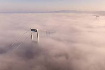 İstanbul güne sisle uyandı! Boğaz ve köprülerde görüş mesafesi düştü