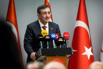 Cumhurbaşkanı Yardımcısı Yılmaz'dan Rum kesimine tepki: Ada'da yaşayan herkesi risk altına aldılar