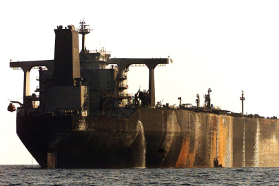 Kuveyt yakınlarında bir petrol tankerinde patlama oldu