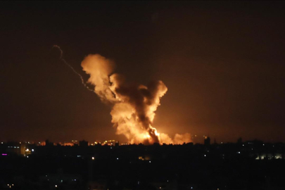 Soykırımcı İsrail, Lübnan’ın güneyine ve doğusuna şiddetli hava saldırıları düzenledi