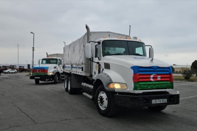 Azerbaycan İran'a insani yardım gönderdi