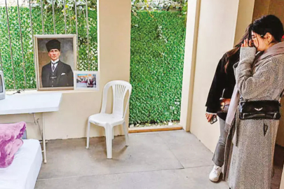 CHP bunu da yaptı! Maketten hücreye saygı duruşu