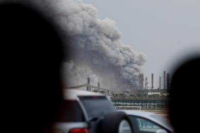 Bahreyn'de korkutan patlamalar: Sren sesleri sonrası dört büyük patlama duyuldu