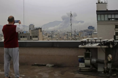 İsrail İran’da miting alanına saldırdı: Tahran’da patlama sesleri duyuldu