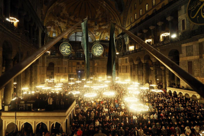 Kadir gecesi pazartesi günü idrak edilecek: “Bin aydan daha hayırlı” gece için camilerde özel programlar