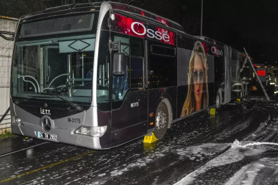 Seyir halindeki metrobüs alev alev yandı! Yolcular kendini dışarı attı