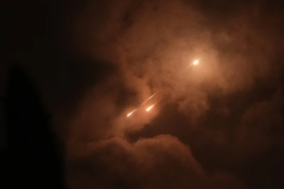 İran’dan İsrail’e gece saatlerinde yeni füze saldırısı