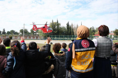 'Minik 112' projesiyle çocuklar, acil sağlık hizmetlerinin önemini öğreniyor