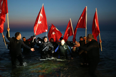 Türk dalgıç dünya rekoru kırdı: Soğuk suda 36 saat
