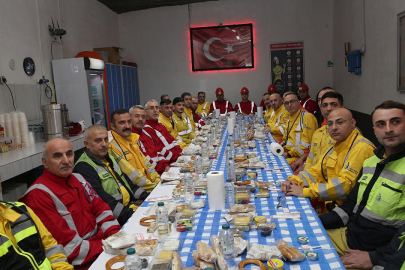 Bakan Işıkhan, bakır madeninde işçilerle sahur yaptı