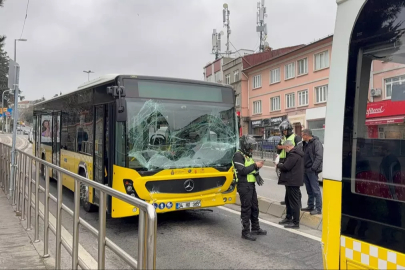 Üsküdar'da faciaya ramak kala: İETT otobüsleri çarpıştı, yolcular tahliye edildi