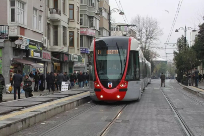 İstanbullunun çilesi bayramda da bitmiyor: Tramvay seferlerinde aksama yaşanıyor
