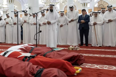 İlk cenaze namazı Katar'da kılındı! Şehitlerimizin naaşları Türkiye'ye uğurlandı