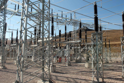 İran: Elektrik santrallerine saldırırlarsa İsrail ile ABD üslerine elektrik sağlayan santralleri hedef alacağız