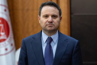 Bakan Gürlek, CHP'li Emir'e açtığı davadan kazandığı tazminatı AFAD'a bağışladı