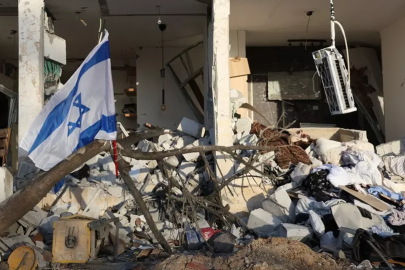 İran'dan İsrail'e misilleme! Füzeler Tel Aviv'i vurdu